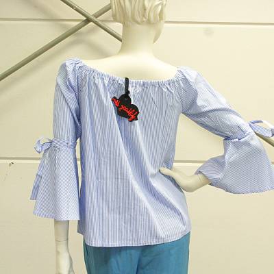 Bluse mit floraler Bestickung Gr. S Blau/Weiß